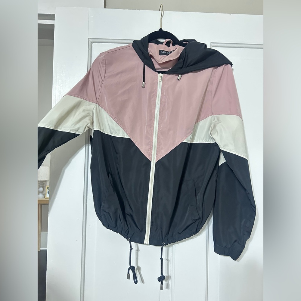 Women’s workout windbreaker